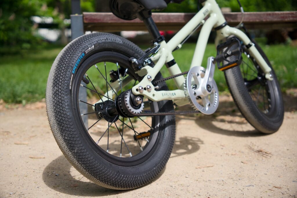 Tylne koło roweru Early Rider Belter 14 z napędem opartym na pasku Gates